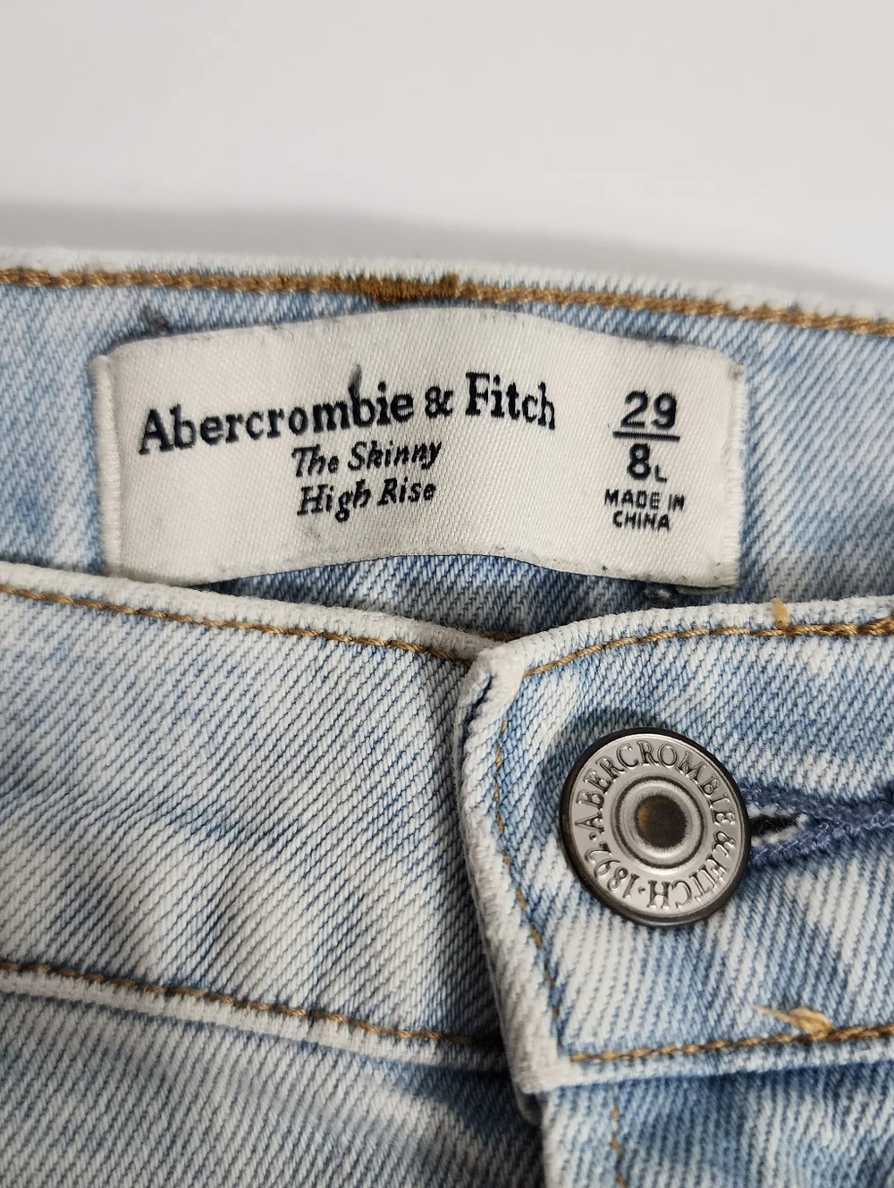 Abercrombie & Fitch Skinny Highrise Lightwash Jean Size 8‎